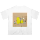 はやし企画のはざかけを手伝うキリン Oversized T-Shirt