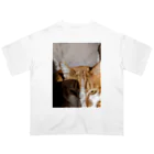 ROM鹿の寝起きを撮られた猫 オーバーサイズTシャツ