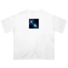 itacyoko(AIイラスト屋)の宇宙に輝く青い光 Oversized T-Shirt