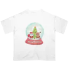 GLOBEのトナカイとサンタクロースのクリスマススノードーム Oversized T-Shirt