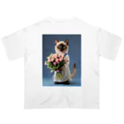 kuronyansuzuの花束を持っているシャム猫ちゃん オーバーサイズTシャツ