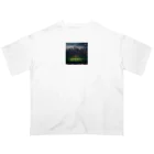 dream_canvasの空にそびえる高層ビルとスポーツスタジアムの壮大な景色。 Oversized T-Shirt