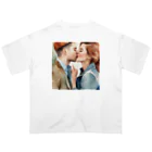 メアリーの「恋人のキス」 Oversized T-Shirt