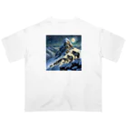 DREAMHOUSEの雪山のオオカミの群れ Oversized T-Shirt