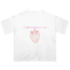 納豆ごはんのA mouthful of strawberries is so sweet! オーバーサイズTシャツ