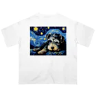 Dog Art Museumの【星降る夜 - シュナウザー犬の子犬 No.3】 オーバーサイズTシャツ