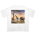 かるるんショップのサバンナのとある日の風景　シリーズ　凸凹コンビ Oversized T-Shirt