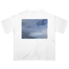 そらの4月16日　吹き荒れる風と雲 Oversized T-Shirt