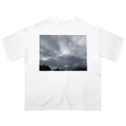 そらの4月22日　吹き荒れる風と雲 Oversized T-Shirt