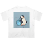 ganeshaのかわいいペンギンとおもちゃのバケツ Oversized T-Shirt