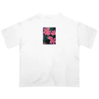 Q_kyuのPINK FLOWERS with Dark Background オーバーサイズTシャツ