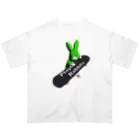 鬼鞍 ONIKURAのPlayful Rabbits グリーン Oversized T-Shirt