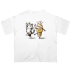 ねこ鉄道のソフトクリームと猫 Oversized T-Shirt
