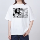 akane_art（茜音工房）のモノクロフラワー（野いちご） Oversized T-Shirt