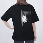 ぺんぎん24の背中から宇宙人(ホワイト) Oversized T-Shirt