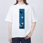 PALA's SHOP　cool、シュール、古風、和風、の和風柄　白と黒　花模様　(青) オーバーサイズTシャツ