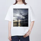 kouji-komatsuの片瀬海岸の夕陽-20221124 オーバーサイズTシャツ