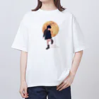 キッズモード某の月と黒ワンピの女の子 オーバーサイズTシャツ