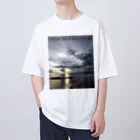 kouji-komatsuの片瀬海岸の夕陽-20221124 オーバーサイズTシャツ