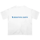 Beautiful Earthの海ゴミに悩むアザラシ3兄弟 Oversized T-Shirt