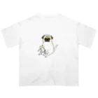 Hinanochin.shopのa pug and a frog doll Oversized T-Shirt