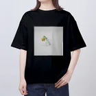 otaku meme queen Online ShopのGreen Doge in the Deserted Room Oversized T-Shirt