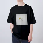 otaku meme queen Online ShopのGreen Doge in the Deserted Room Oversized T-Shirt