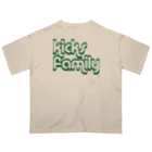 Kicks FamのKicks Family-green Oversized T-Shirt