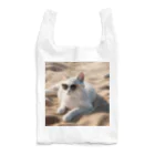 ryusky_333のビーチで波の音を聴きながらサングラスをかけた猫 Reusable Bag