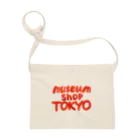 ミュージアムショップトーキョー/museum shop TOKYOのミュージアムショップトーキョー公式グッズアルファベット版 サコッシュ