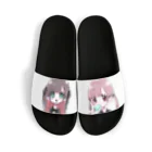 かにぴんくのかわいい女の子 Sandals