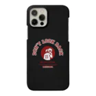 Basketball-boosterの「DON'T LOOK BACK」カレッジロゴ赤系 Smartphone Case