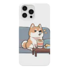 L.T.M（エル.ティー.エム）のソファーでテレビを見ている柴犬 Smartphone Case