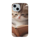 しんふぉショップの読書する赤ちゃんネコのグッズ Smartphone Case