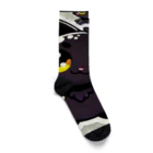 hiiro_catの魅惑の黒猫が、カラフルな背景と調和してかわいさを放つシーン Socks