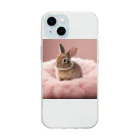 キャリーのふわふわのクッションで遊ぶウサギの赤ちゃん Soft Clear Smartphone Case