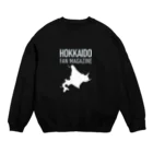 北海道ファンマガジン編集部の北海道ファンマガジン白ロゴ Crew Neck Sweatshirt