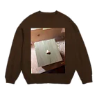 幸せな人の木彫りの鼻 Crew Neck Sweatshirt