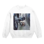 ほのぼの堂の見つめる猫のいる風景 Crew Neck Sweatshirt