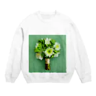 フラワーアイテムのグリーンバックのグリーンブーケ Crew Neck Sweatshirt