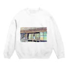 てんてけてんのバイクに威嚇する男 Crew Neck Sweatshirt