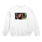 moesoraの音楽を聴く女性 Crew Neck Sweatshirt