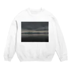 seorituの嵐の前の暗い湖 Crew Neck Sweatshirt