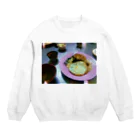 ヤダナーショップのフライドチキンとチャーハンと目玉焼きです。 Crew Neck Sweatshirt