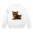 鼠の王国製作所のキジ柄の猫がこちらをみている Crew Neck Sweatshirt