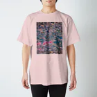 蜜と蝶の花びらプール a Regular Fit T-Shirt