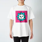 ミスターパンダワールドのフラワーパンダ Regular Fit T-Shirt