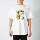 もけけ工房 SUZURI店のミモザ小鳥びわ Regular Fit T-Shirt