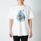 まみおデザインのin the rain お迎えだワン！ Regular Fit T-Shirt