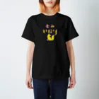 金山いなり・DKの金山いなりロゴ(イエロー/ピンク)Tシャツ Regular Fit T-Shirt